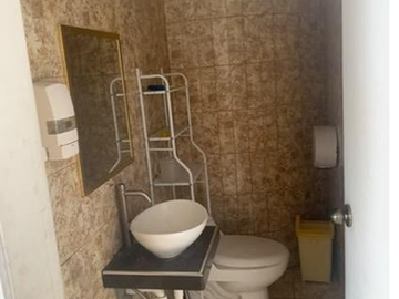 *VENDO HERMOSA CASA DE 4 PISOS + AZOTEA Y COCHERA EN URB. LOS JAZMINES CALLAO – EXCELENTE ESTADO*🏡