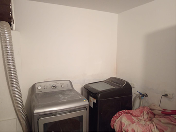 *VENDO HERMOSA CASA DE 4 PISOS + AZOTEA Y COCHERA EN URB. LOS JAZMINES CALLAO – EXCELENTE ESTADO*🏡