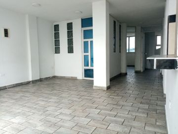 *VENDO HERMOSA CASA DE 4 PISOS + AZOTEA Y COCHERA EN URB. LOS JAZMINES CALLAO – EXCELENTE ESTADO*🏡