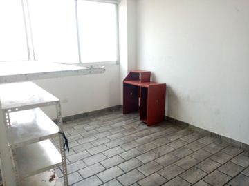 *VENDO HERMOSA CASA DE 4 PISOS + AZOTEA Y COCHERA EN URB. LOS JAZMINES CALLAO – EXCELENTE ESTADO*🏡