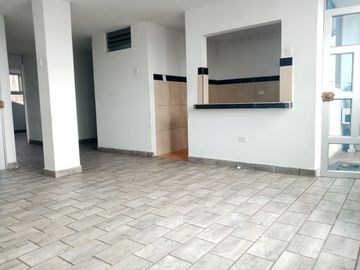 *VENDO HERMOSA CASA DE 4 PISOS + AZOTEA Y COCHERA EN URB. LOS JAZMINES CALLAO – EXCELENTE ESTADO*🏡
