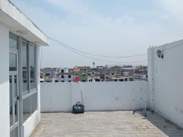*VENDO HERMOSA CASA DE 4 PISOS + AZOTEA Y COCHERA EN URB. LOS JAZMINES CALLAO – EXCELENTE ESTADO*🏡