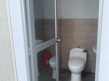 *VENDO HERMOSA CASA DE 4 PISOS + AZOTEA Y COCHERA EN URB. LOS JAZMINES CALLAO – EXCELENTE ESTADO*🏡
