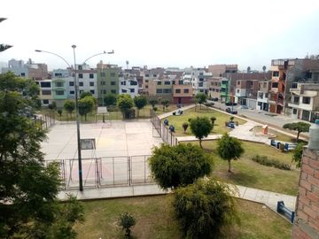 *VENDO HERMOSA CASA DE 4 PISOS + AZOTEA Y COCHERA EN URB. LOS JAZMINES CALLAO – EXCELENTE ESTADO*🏡