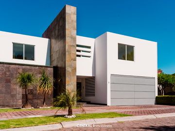 Casa de Lujo en Venta |Puerta de Hierro, Puebla |4 Recámaras |Jardín |Salón de Juegos