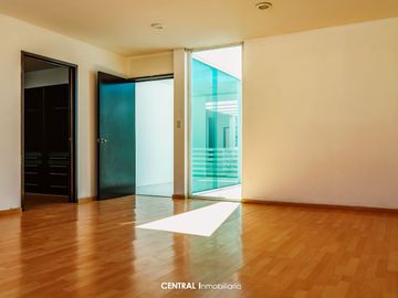 Casa de Lujo en Venta |Puerta de Hierro, Puebla |4 Recámaras |Jardín |Salón de Juegos