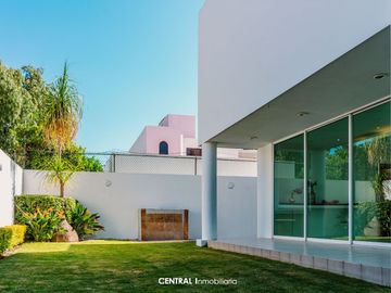Casa de Lujo en Venta |Puerta de Hierro, Puebla |4 Recámaras |Jardín |Salón de Juegos