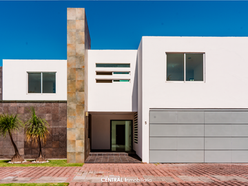 Casa de Lujo en Venta |Puerta de Hierro, Puebla |4 Recámaras |Jardín |Salón de Juegos