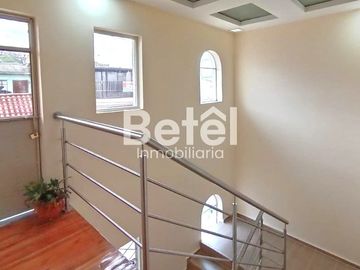 Casa Comercial Remodelada Calle Sangurima