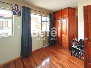 Casa Comercial Remodelada Calle Sangurima