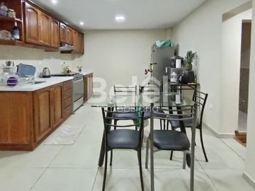 Casa Comercial Remodelada Calle Sangurima