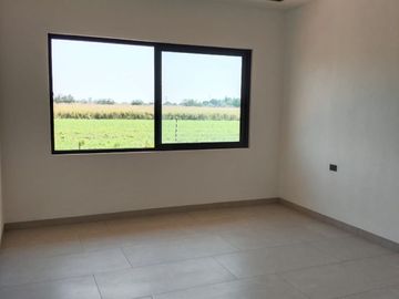 CASA NUEVA EN PARAISO COUNTRY CLUB, MORELOS