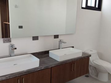 CASA NUEVA EN PARAISO COUNTRY CLUB, MORELOS