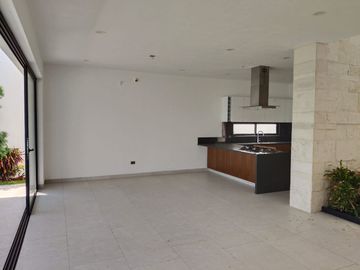 CASA NUEVA EN PARAISO COUNTRY CLUB, MORELOS