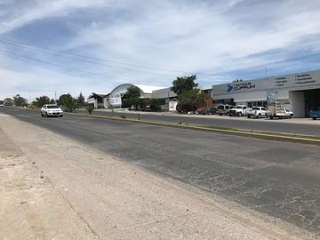 EN RENTA VIVIENDA CON SERVICIOS, SIN CAMAS O CON CAMAS.  “ ESTANCIA JILO ”. A 4 MINUTOS DE LA ZONA INDUSTRIAL.