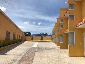 EN RENTA VIVIENDA CON SERVICIOS, SIN CAMAS O CON CAMAS.  “ ESTANCIA JILO ”. A 4 MINUTOS DE LA ZONA INDUSTRIAL.