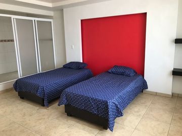 EN RENTA VIVIENDA CON SERVICIOS, SIN CAMAS O CON CAMAS.  “ ESTANCIA JILO ”. A 4 MINUTOS DE LA ZONA INDUSTRIAL.