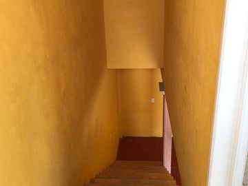 EN RENTA VIVIENDA CON SERVICIOS, SIN CAMAS O CON CAMAS.  “ ESTANCIA JILO ”. A 4 MINUTOS DE LA ZONA INDUSTRIAL.