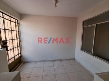 Venta De Casa En Sta Anita!!....Frente Al Condominio Recrea Los Nogales!!..Excelente Oportunidad!!