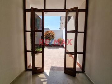 Venta De Casa En Sta Anita!!....Frente Al Condominio Recrea Los Nogales!!..Excelente Oportunidad!!
