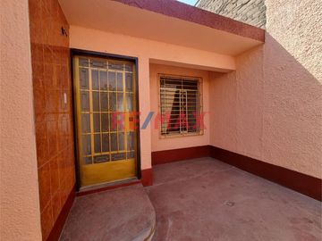 Venta De Casa En Sta Anita!!....Frente Al Condominio Recrea Los Nogales!!..Excelente Oportunidad!!