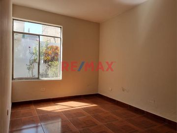 Venta De Casa En Sta Anita!!....Frente Al Condominio Recrea Los Nogales!!..Excelente Oportunidad!!