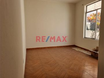 Venta De Casa En Sta Anita!!....Frente Al Condominio Recrea Los Nogales!!..Excelente Oportunidad!!