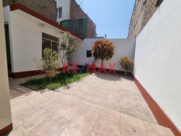 Venta De Casa En Sta Anita!!....Frente Al Condominio Recrea Los Nogales!!..Excelente Oportunidad!!