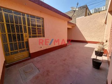 Venta De Casa En Sta Anita!!....Frente Al Condominio Recrea Los Nogales!!..Excelente Oportunidad!!