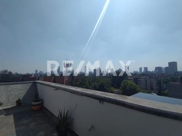 Moderno departamento de dos niveles con terraza privada a minutos de Polanco