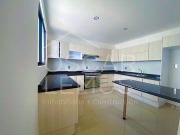 CASA NUEVA EN EXPLANADA SUR