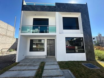 CASA NUEVA EN EXPLANADA SUR, CERCA DE PLAZA EXPLANADA Y EXCELENTE UBICACIÓN