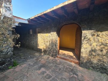 ATENCION!!! REMATO HERMOSA CASA CON 2,900M2 TERRENO, JARDÍN, ALBERCA MUY CERCA DEL CENTRO DE CUERNAVACA SOLO PAGO CON RECURSO PROPIO