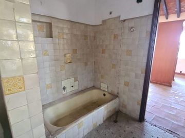 ATENCION!!! REMATO HERMOSA CASA CON 2,900M2 TERRENO, JARDÍN, ALBERCA MUY CERCA DEL CENTRO DE CUERNAVACA SOLO PAGO CON RECURSO PROPIO