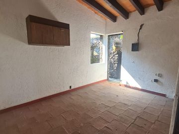 ATENCION!!! REMATO HERMOSA CASA CON 2,900M2 TERRENO, JARDÍN, ALBERCA MUY CERCA DEL CENTRO DE CUERNAVACA SOLO PAGO CON RECURSO PROPIO