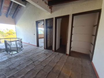 ATENCION!!! REMATO HERMOSA CASA CON 2,900M2 TERRENO, JARDÍN, ALBERCA MUY CERCA DEL CENTRO DE CUERNAVACA SOLO PAGO CON RECURSO PROPIO