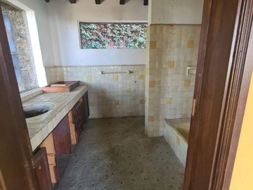 ATENCION!!! REMATO HERMOSA CASA CON 2,900M2 TERRENO, JARDÍN, ALBERCA MUY CERCA DEL CENTRO DE CUERNAVACA SOLO PAGO CON RECURSO PROPIO