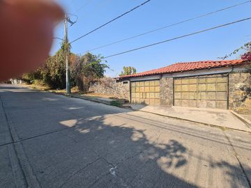 ATENCION!!! REMATO HERMOSA CASA CON 2,900M2 TERRENO, JARDÍN, ALBERCA MUY CERCA DEL CENTRO DE CUERNAVACA SOLO PAGO CON RECURSO PROPIO