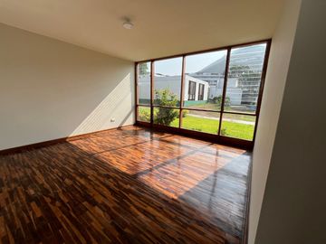 🤩 Linda casa en Condominio con chalet independiente extra, frente a la UPC Monterrico