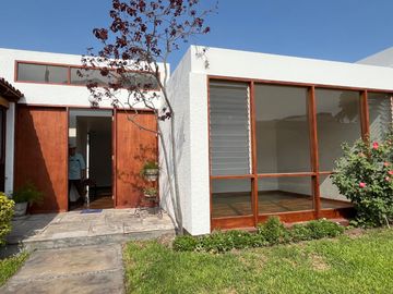 🤩 Linda casa en Condominio con chalet independiente extra, frente a la UPC Monterrico