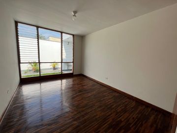 🤩 Linda casa en Condominio con chalet independiente extra, frente a la UPC Monterrico