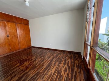 🤩 Linda casa en Condominio con chalet independiente extra, frente a la UPC Monterrico