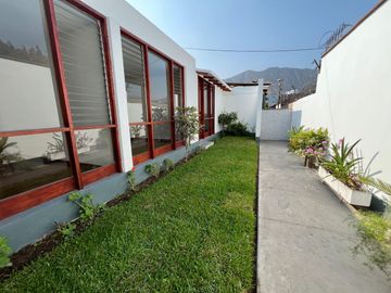 🤩 Linda casa en Condominio con chalet independiente extra, frente a la UPC Monterrico