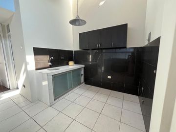 🤩 Linda casa en Condominio con chalet independiente extra, frente a la UPC Monterrico