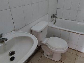 Vende casa 3D y 1B en Linares