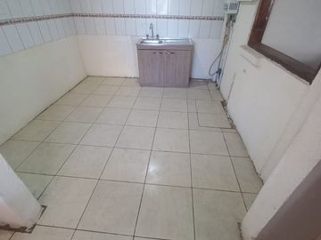Vende casa 3D y 1B en Linares
