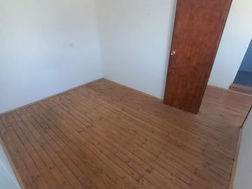 Vende casa 3D y 1B en Linares
