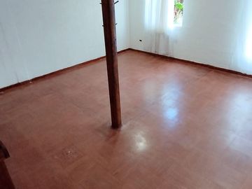 Vende casa 3D y 1B en Linares