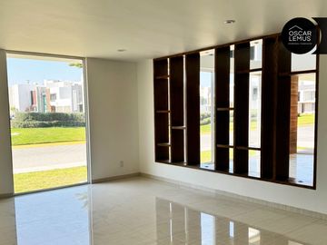 CASA TERRA EN ZONA PLATEADA