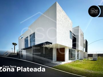 CASA EN ESQUINA Y FRENTE AREA VERDE EN ZONA PLATEADA